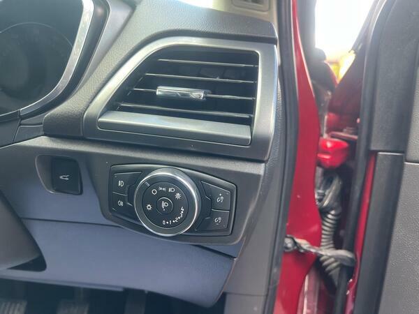 Ford Mondeo Hatchback Black #39