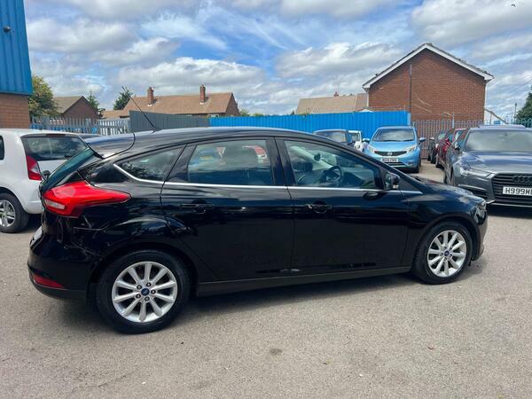 Ford Focus 1.0T Ecoboost Titanium Euro 6 Ss Black #2