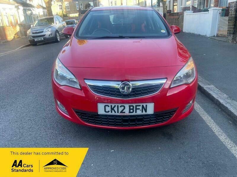 Vauxhall Astra Exclusiv Red #3