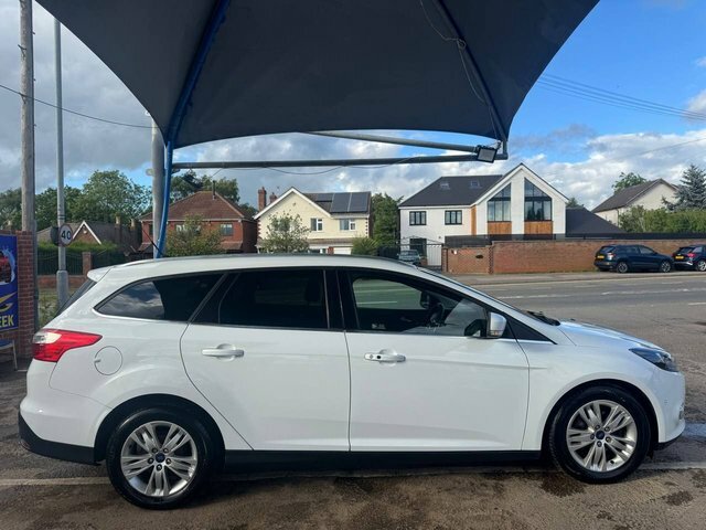 Ford Focus 1.6 Tdci Titanium Navigator Estate Manu RJ14OSF White #5