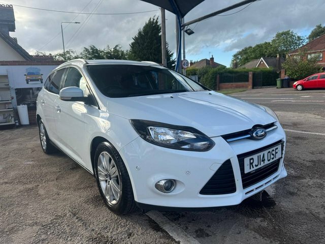 Ford Focus 1.6 Tdci Titanium Navigator Estate Manu RJ14OSF White #2