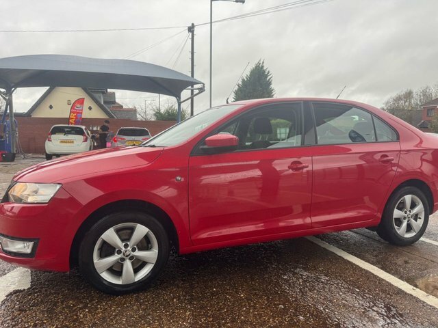 Skoda Rapid 1.6 Tdi Se Hatchback Dsg Euro 5 90 Ps Red #3