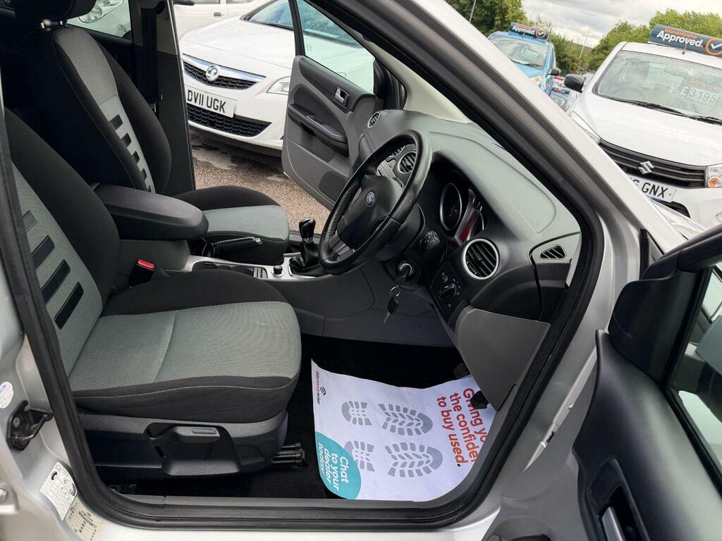 Ford Focus Hatchback Grey #15