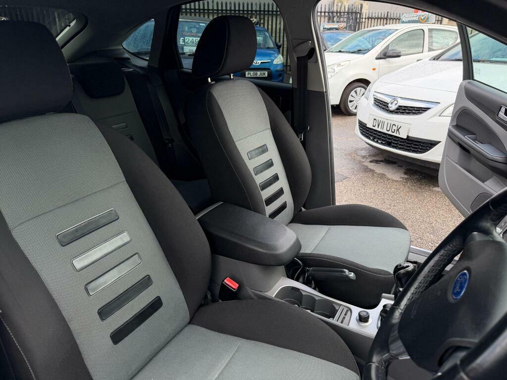 Ford Focus Hatchback Grey #23