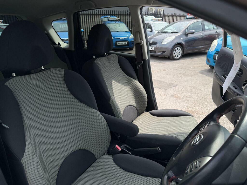Nissan Note Hatchback 1.6 16V N-tec Euro 5 201111 Red #26