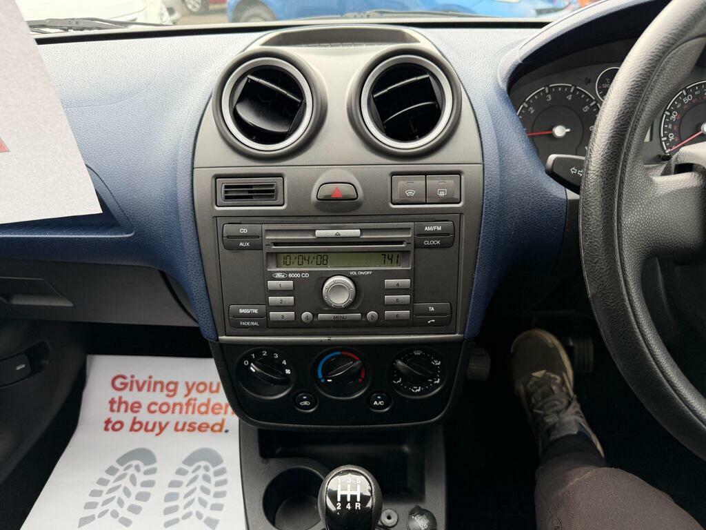 Ford Fiesta 1.4 Zetec Climate Silver #26