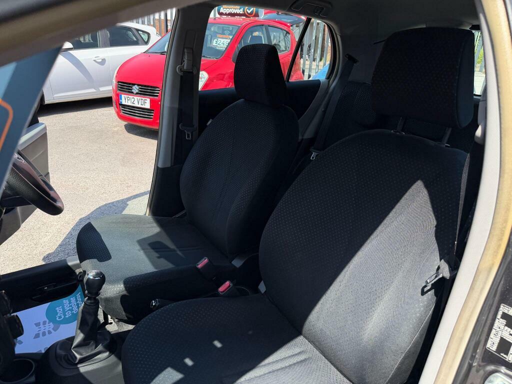 Toyota Yaris Hatchback Red #28