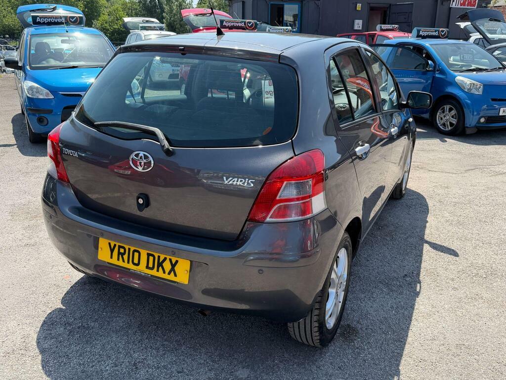 Toyota Yaris Hatchback Red #5