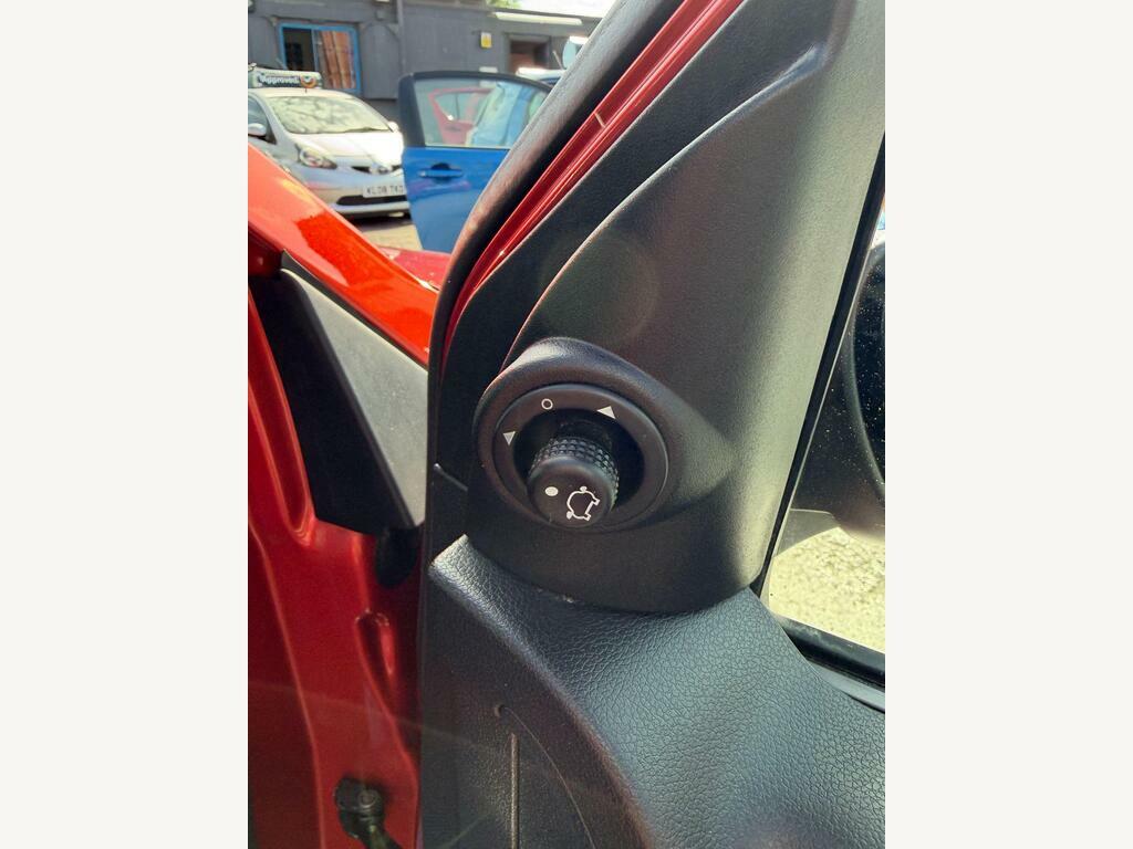 Ford Fusion 1.4L Zetec Climate Silver #17