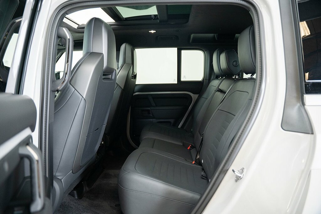 Land Rover Defender 110 D350 110 X-dynamic Hse Woolstone Green Green #38