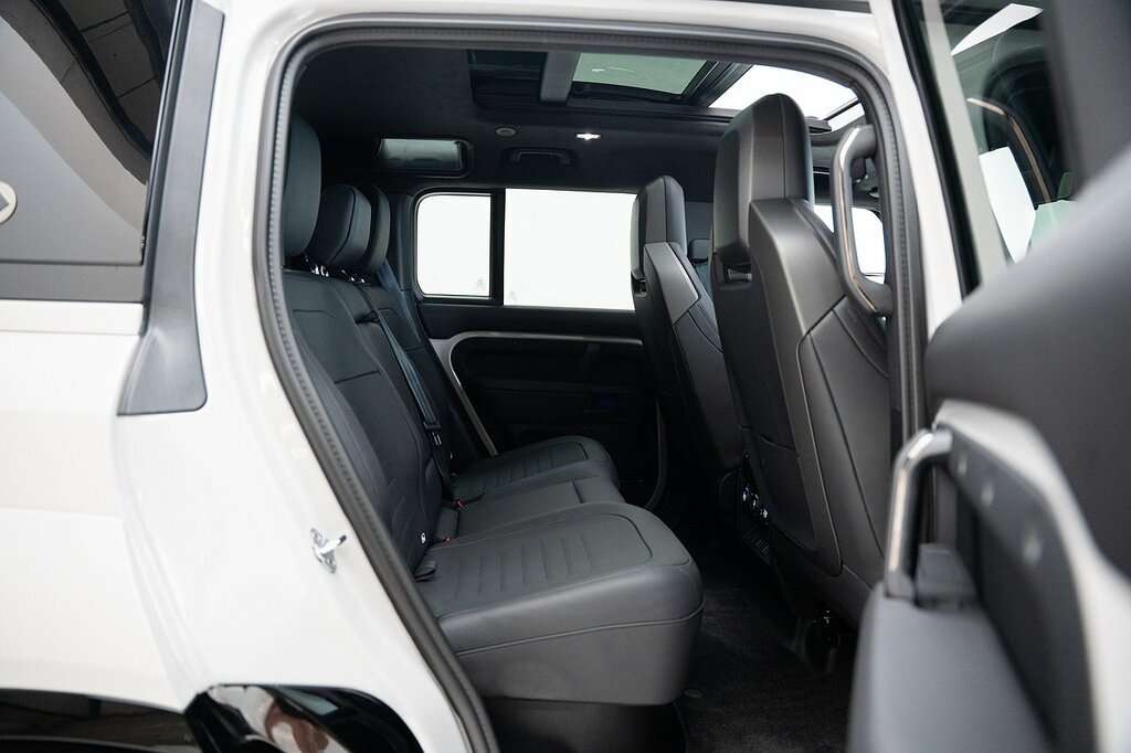 Land Rover Defender 110 D350 110 X-dynamic Hse Woolstone Green Green #36