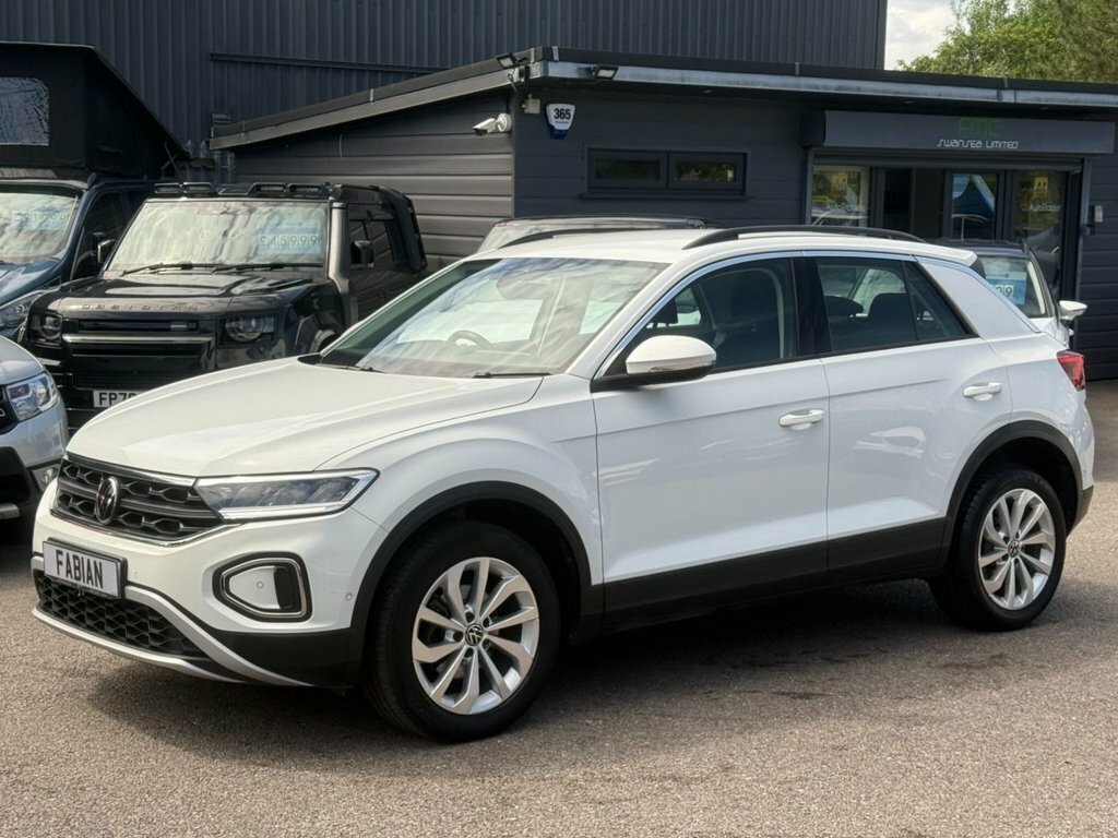 Volkswagen T-Roc 1.5L Life CV23VYE White #4