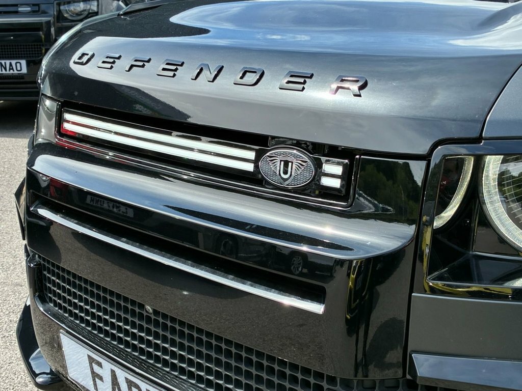Land Rover Defender 3L Hse White #16