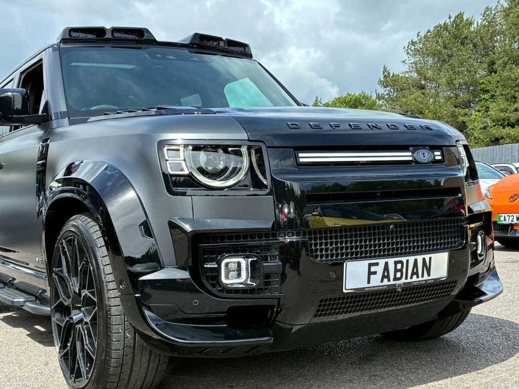 Land Rover Defender 3L Hse White #10