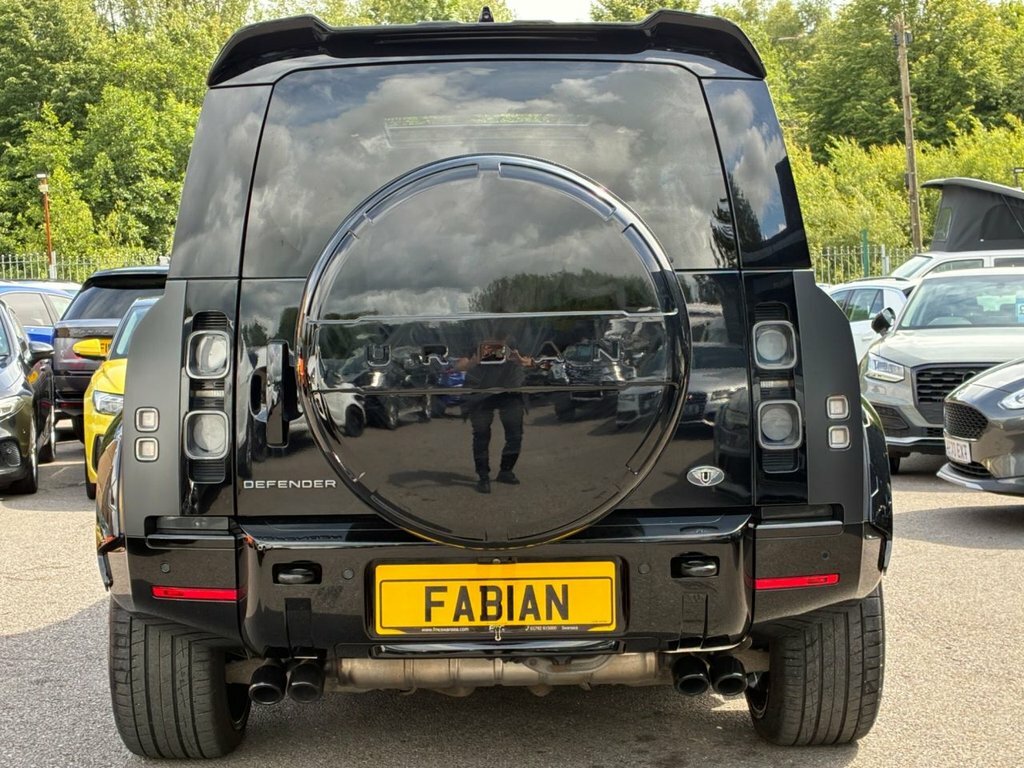 Land Rover Defender 3L Hse White #13