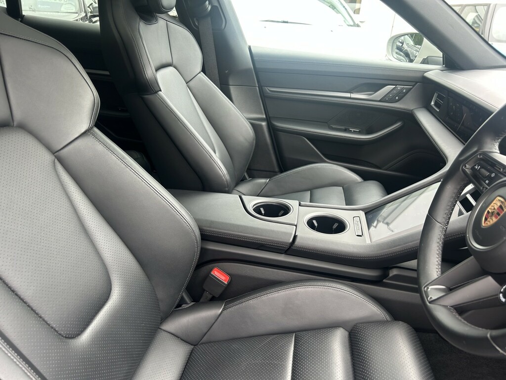 Porsche Taycan Base Black #10