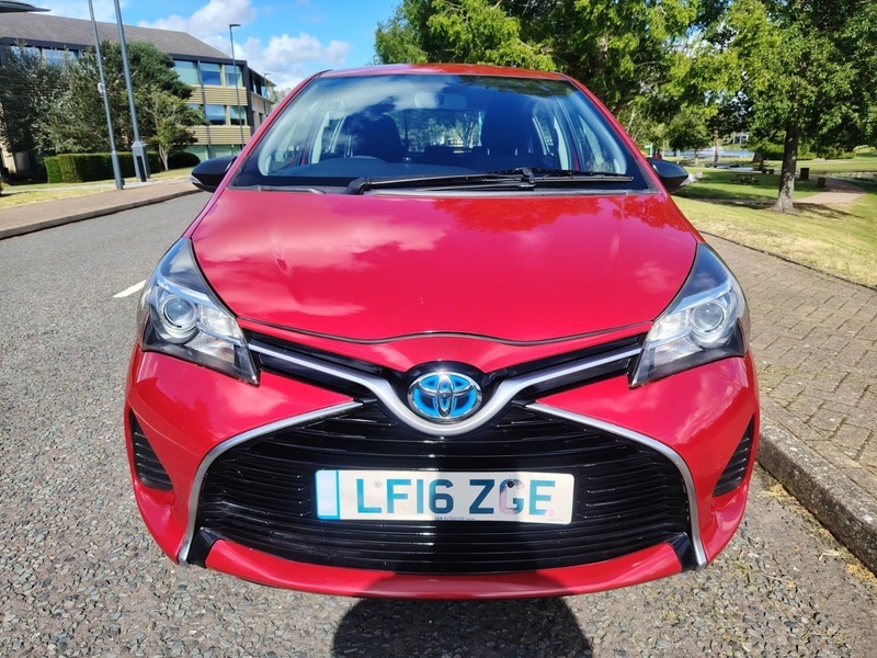 Toyota Yaris 1.5 Vvt-h Active Hatchback Red #2