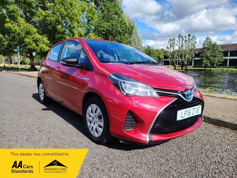 Toyota Yaris 1.5 Vvt-h Active Hatchback Red