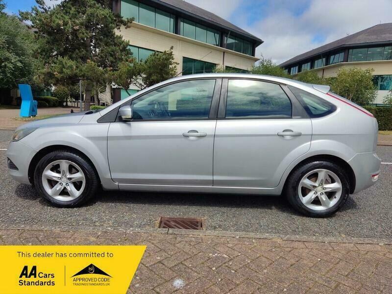 Ford Focus 1.8 Zetec Hatchback Silver #4
