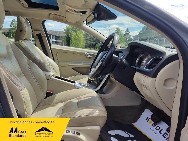 Volvo V60 T3 R-design Black #21