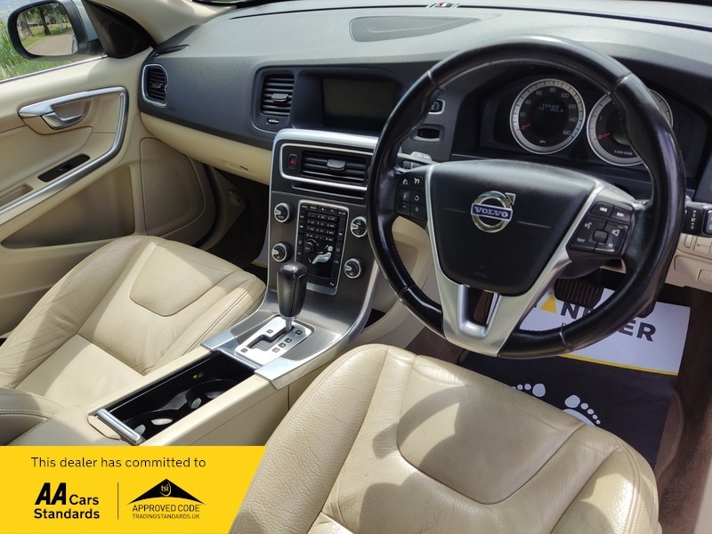 Volvo V60 T3 R-design Black #24