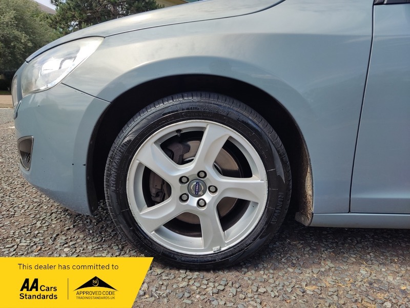 Volvo V60 T3 R-design Black #17