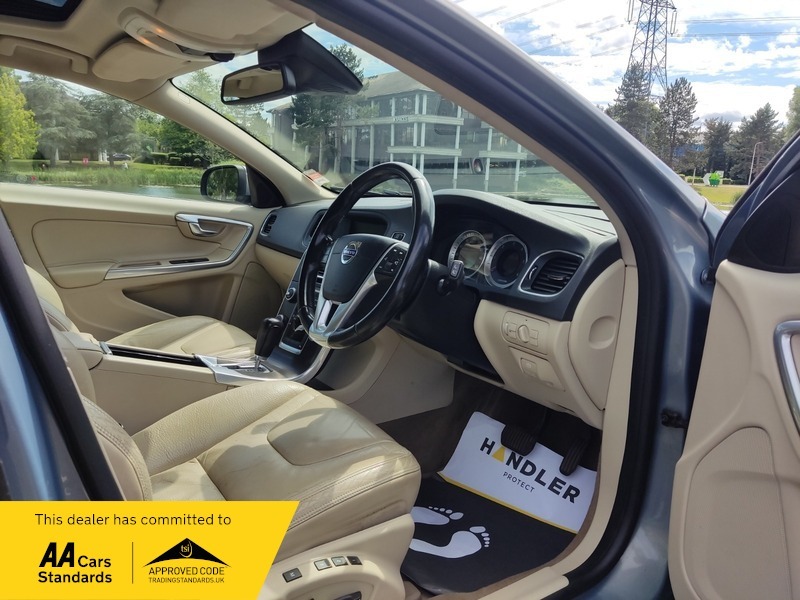 Volvo V60 T3 R-design Black #22