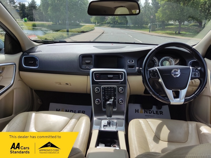 Volvo V60 T3 R-design Black #34