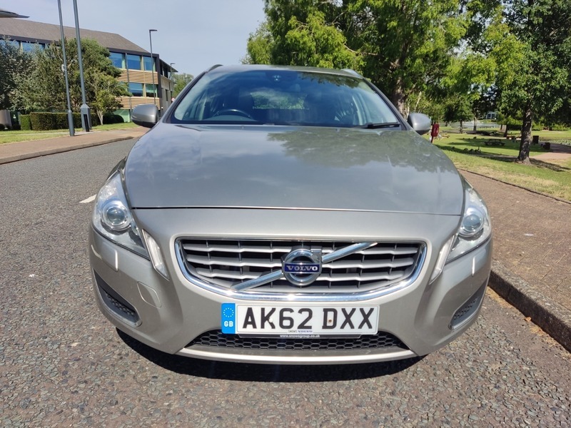 Volvo V60 2.4 D5 Se Lux Gold #2