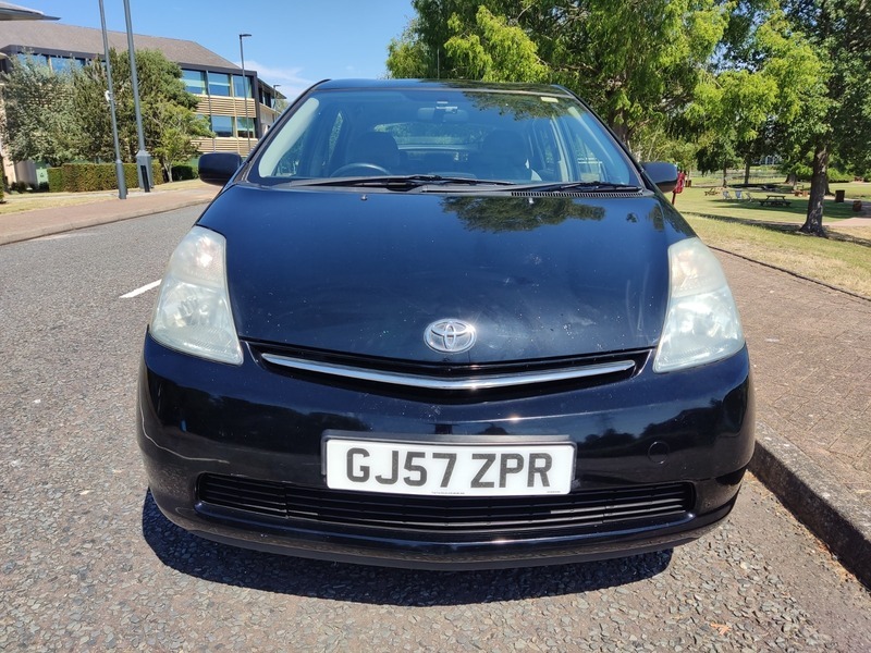Toyota Prius 1.5 T3 Hatchback Black #2