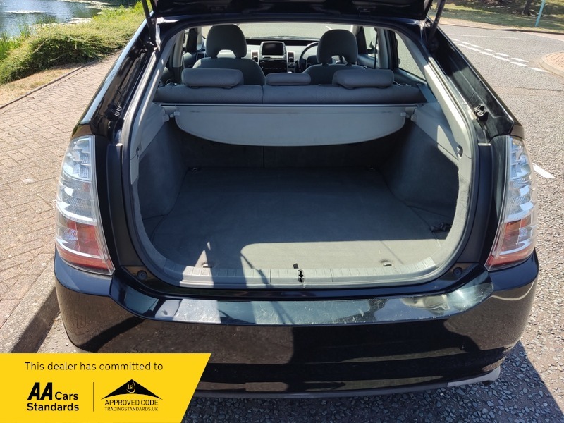 Toyota Prius 1.5 T3 Hatchback Black #6