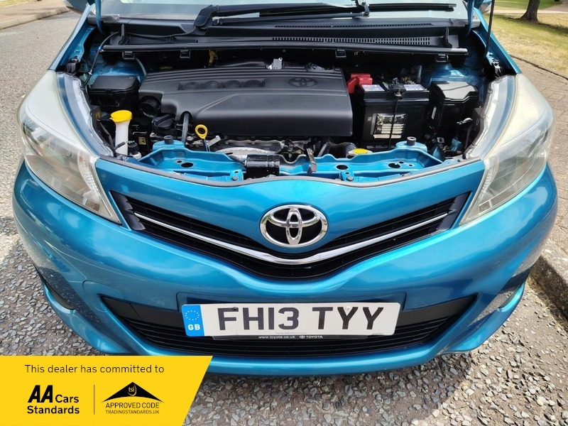 Toyota Yaris 1.3 Automatic Petrol Purple #34
