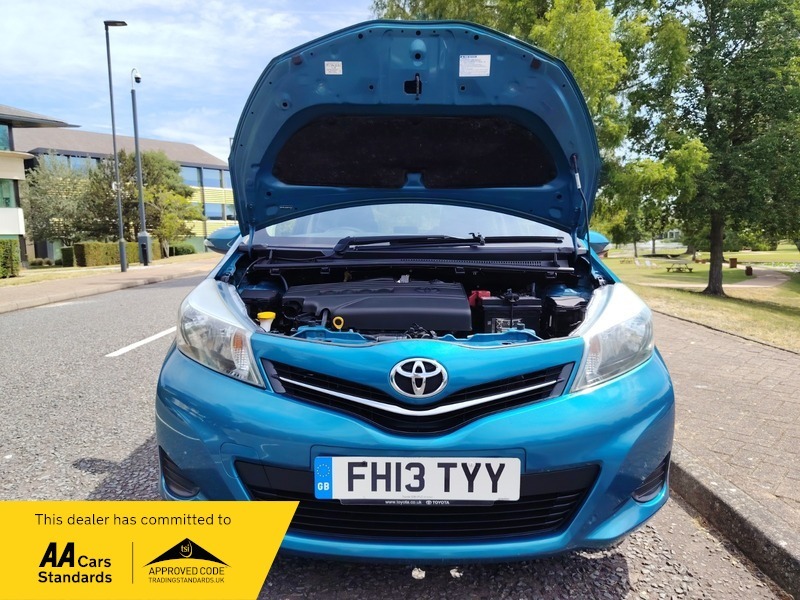 Toyota Yaris 1.3 Automatic Petrol Purple #33