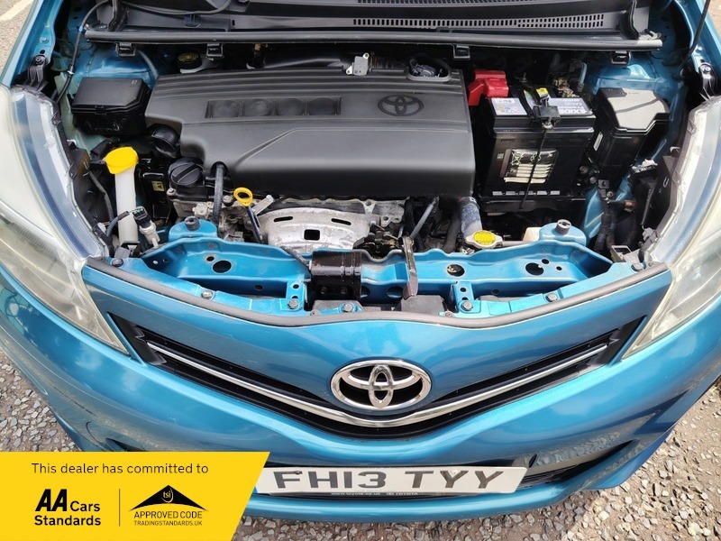 Toyota Yaris 1.3 Automatic Petrol Purple #35