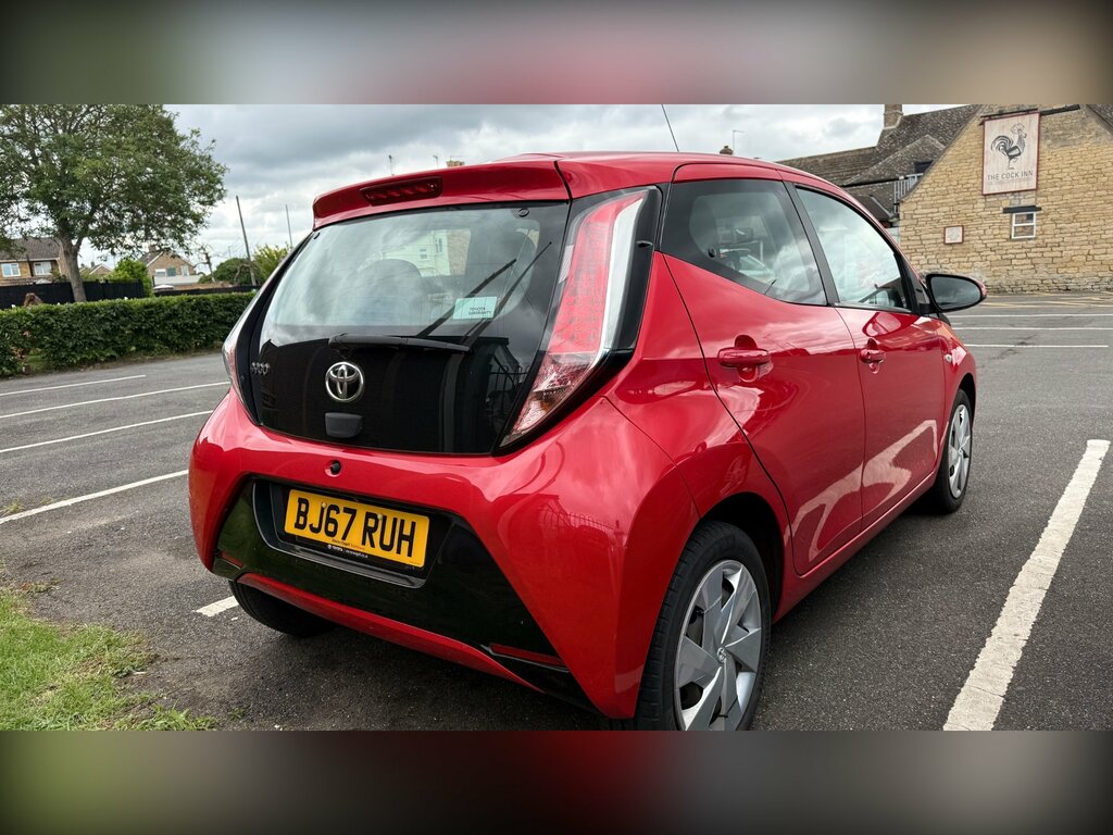 Toyota Aygo 1.0 Vvt-i X-play Hatchback Euro Red #2
