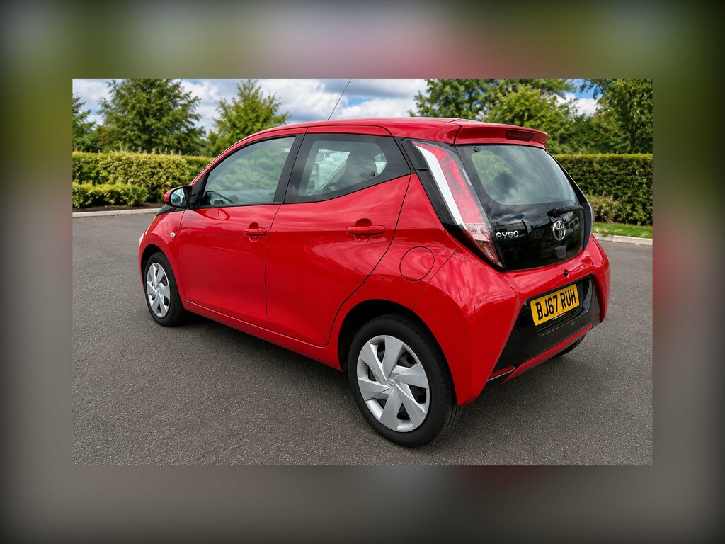 Toyota Aygo 1.0 Vvt-i X-play Hatchback Euro Red #4