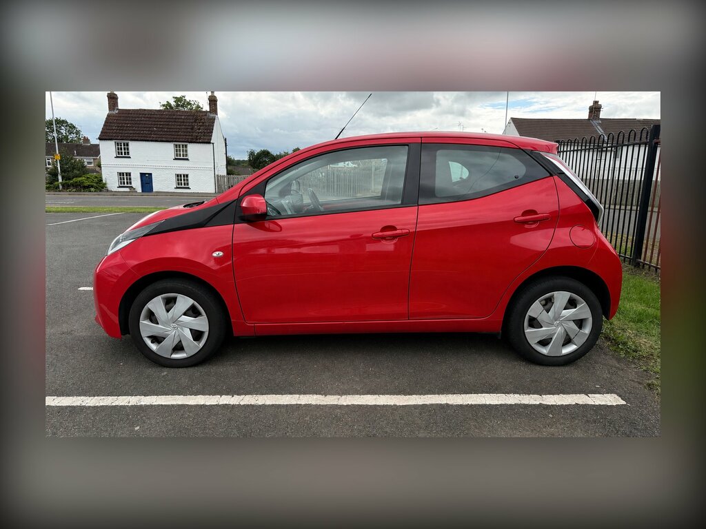 Toyota Aygo 1.0 Vvt-i X-play Hatchback Euro Red #3