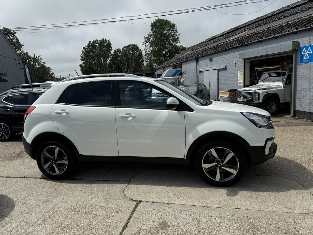 SsangYong Korando Suv 2.2 D Elx 2017 White #3