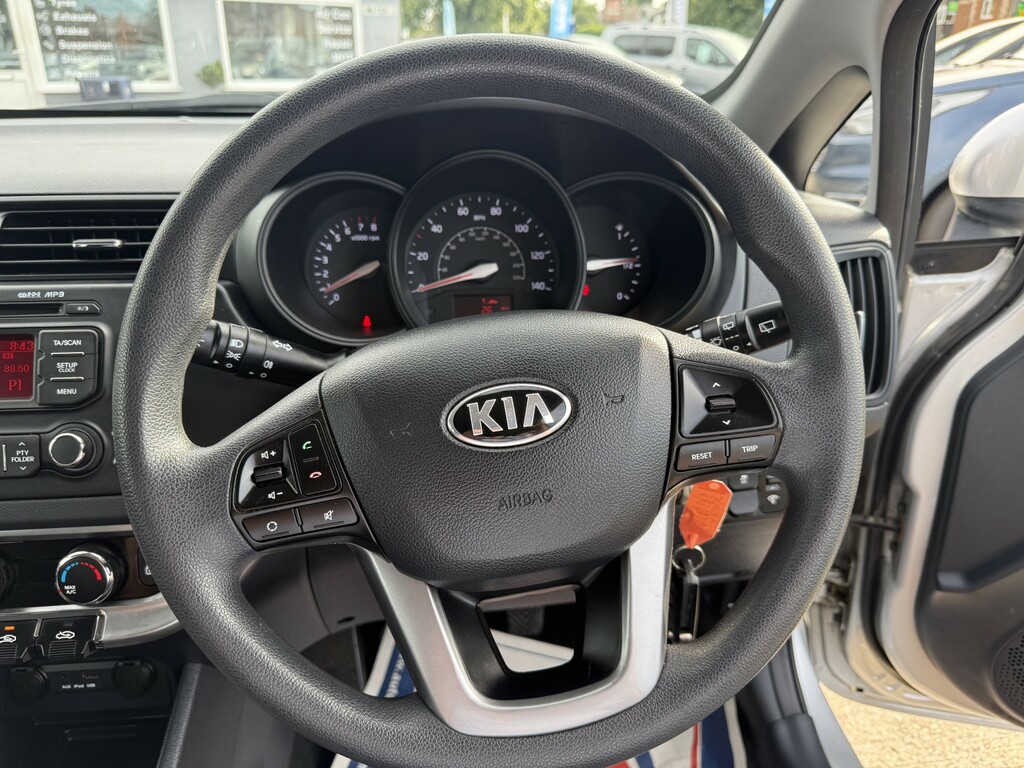 Kia RIO 1.25 2 Hatchback Euro 5 84 Bhp Red #14