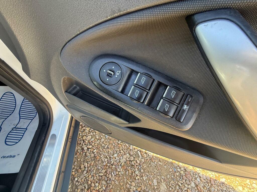 Ford Kuga Zetec Tdci White #28