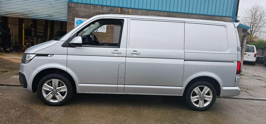 Volkswagen Transporter Panel Van 2.0 Tdi T32 Highline Dsg Fwd Swb Euro 6 RK22WFN Silver #4