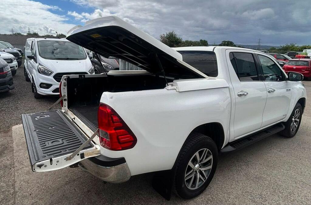 Toyota HILUX Pickup 2.4 D-4d Invincible 4Wd Euro 6 Ss T White #3