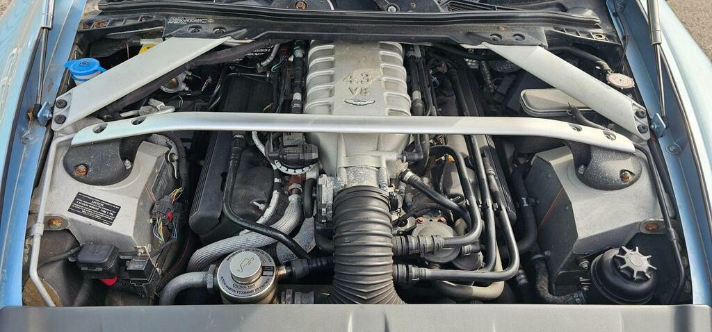 Aston Martin Vantage Silver #30