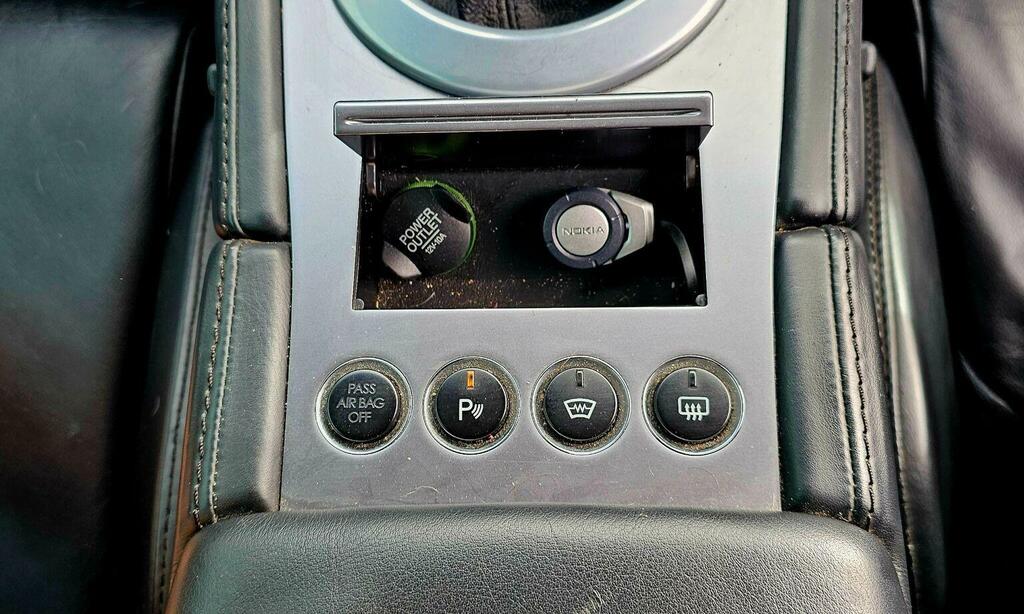 Aston Martin Vantage Silver #28