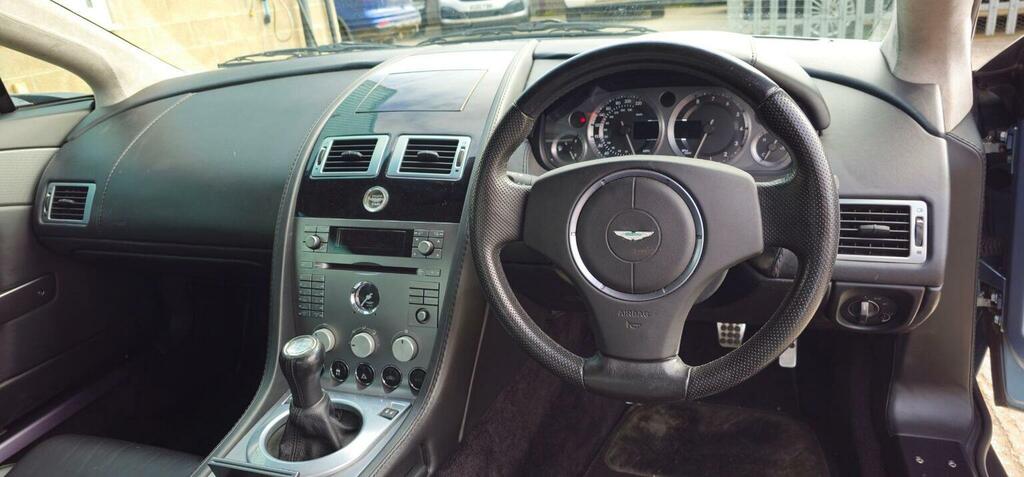 Aston Martin Vantage Silver #25