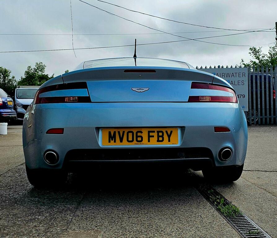 Aston Martin Vantage Silver #18