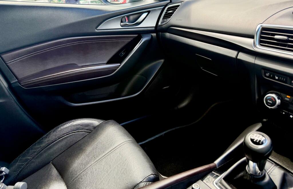 Mazda 3 2.0 Sport Nav White #41