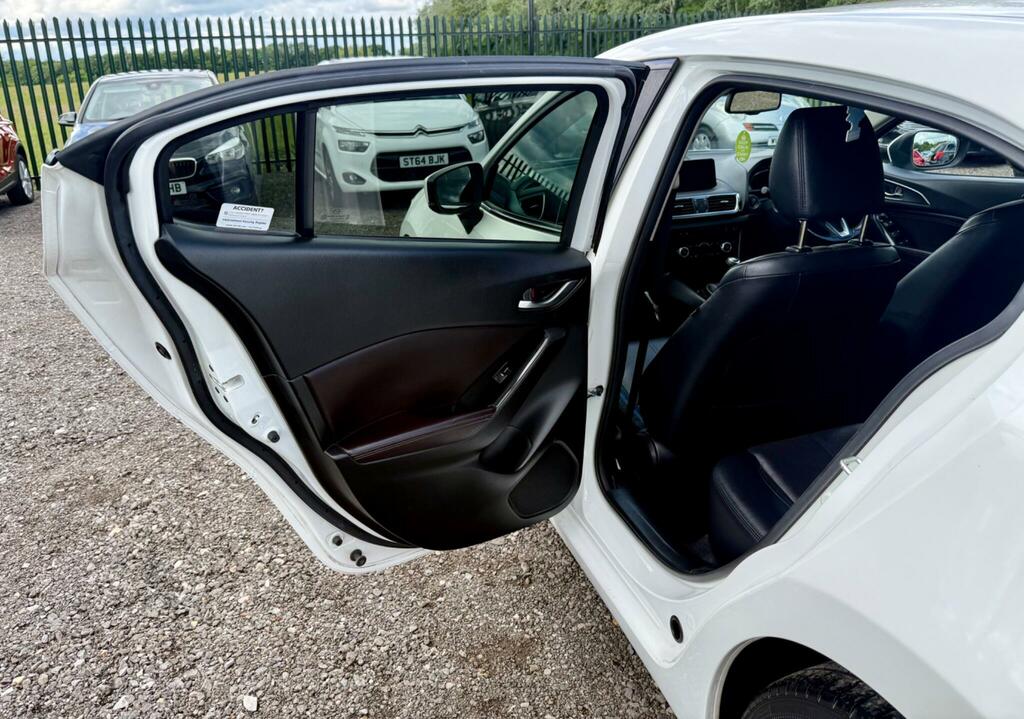 Mazda 3 2.0 Sport Nav White #25