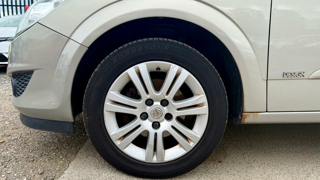 Vauxhall Astra Active Plus Silver #39
