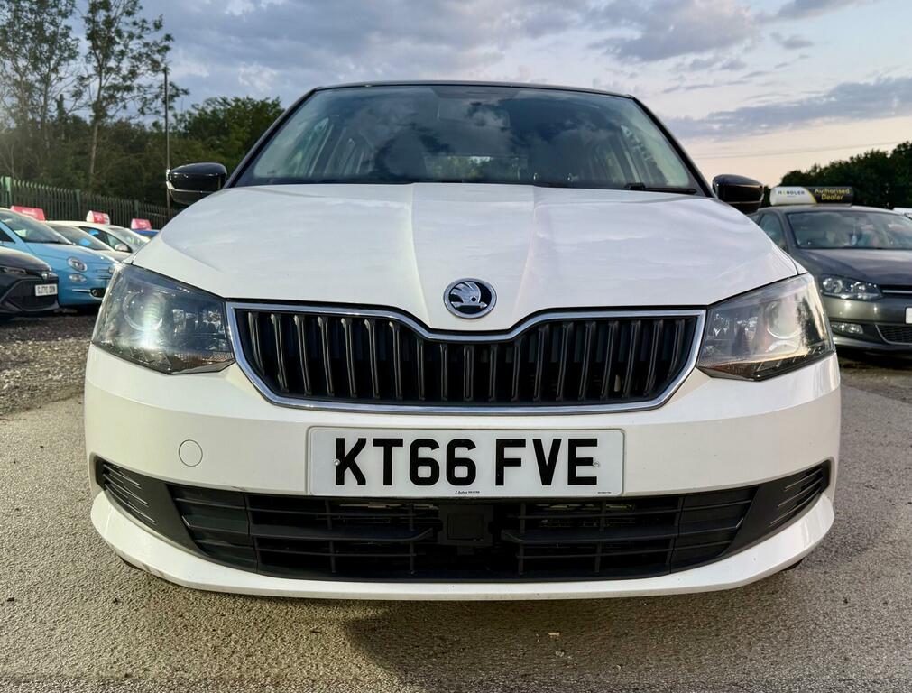 Skoda Fabia Colour Edition White #2